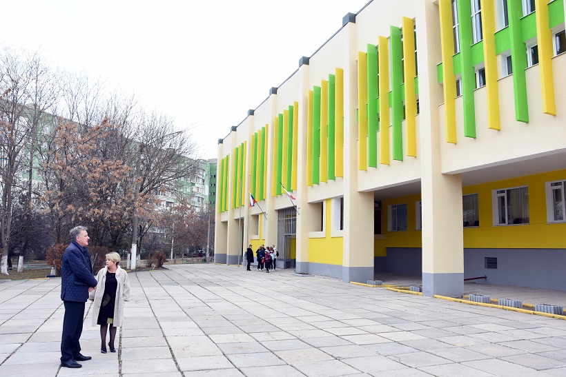 Из-за угрозы теракта в Симферополе эвакуируют школы 
