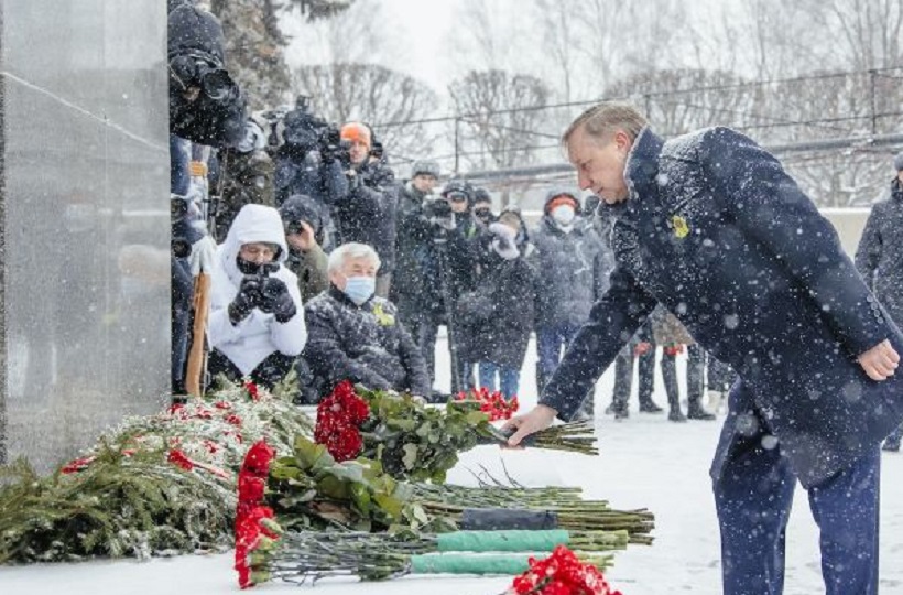 Ветеранам и блокадникам пришлось часами стоять у Пискаревского кладбища из-за Беглова