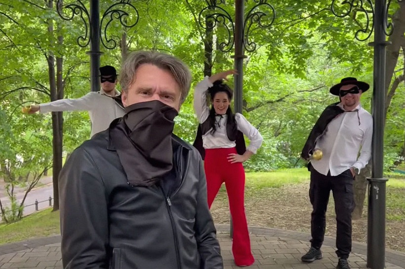Шнуров посвятил нецензурный хит «Не Зорро!» сбежавшему Александру Невзорову 