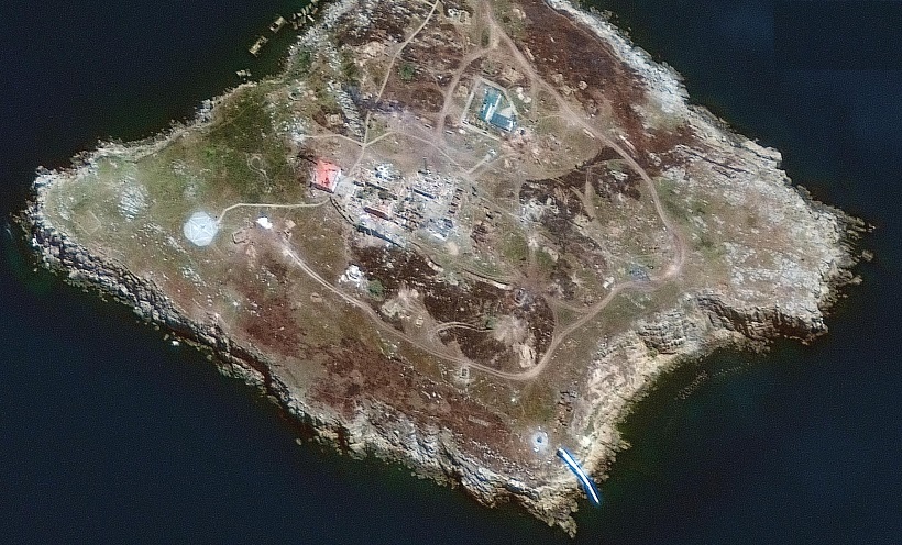 Российские военные оставили остров Змеиный, но продолжают удерживать контроль 