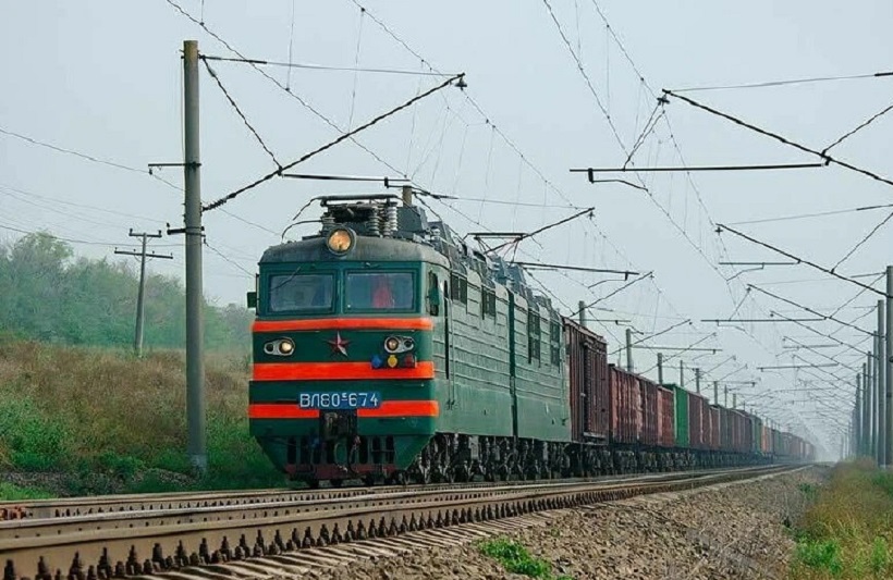 Под Мелитополем под обстрел попал грузовой поезд из Крыма 