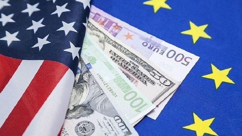 Впервые за десятилетия курс евро опустился ниже доллара