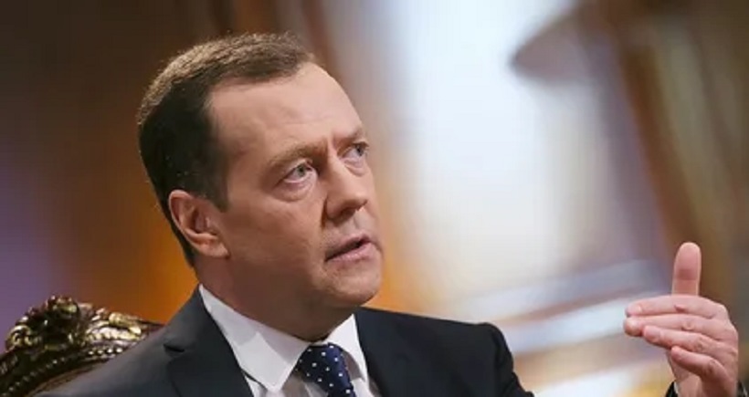 Медведев прокомментировал запрет шенгенских виз россиянам
