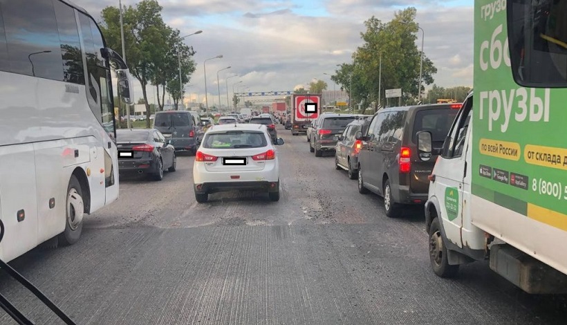 Вместо 30 минут три часа: петербуржцы пожаловались на непродуманный ремонт дорог