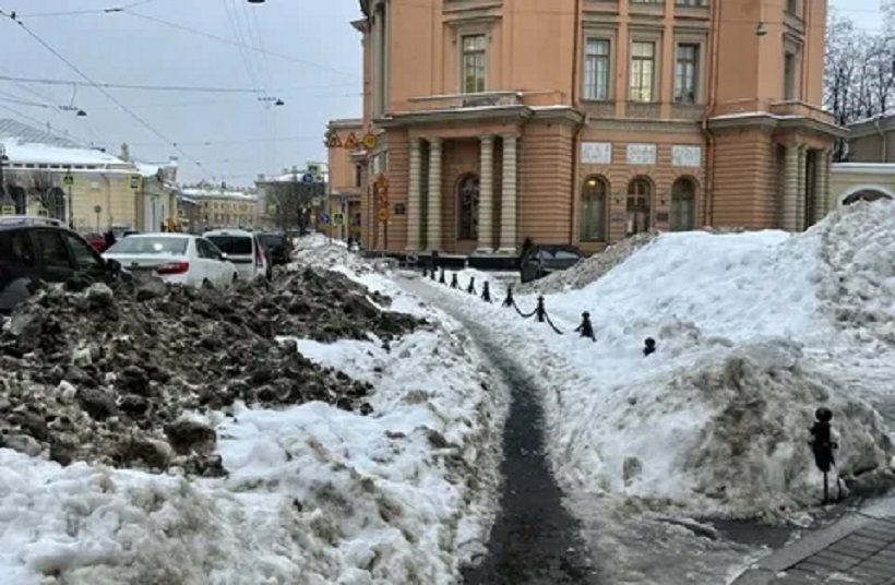Петербург вновь рискует столкнуться со «снежным коллапсом» из-за нехватки дворников