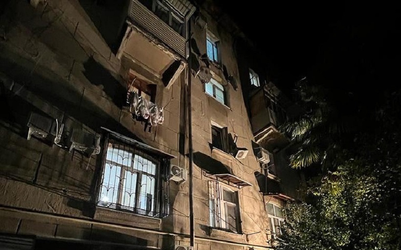 В Сочи обрушился балкон пятиэтажки. Есть погибшие
