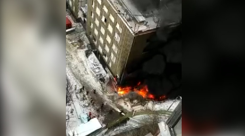 Из-за пожара в поликлинике в Москве объявлена эвакуация