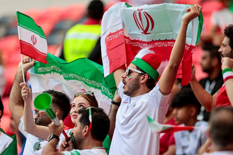 Иран потребовал дисквалификации сборной США за флаг без эмблемы