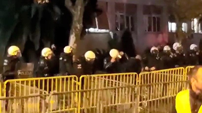 На митинге в Черногории начались столкновения с полицией