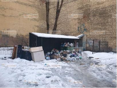 "Срочно убрать всю грязь": петербуржцы пожаловались на неубранный перед новогодними праздниками мусор