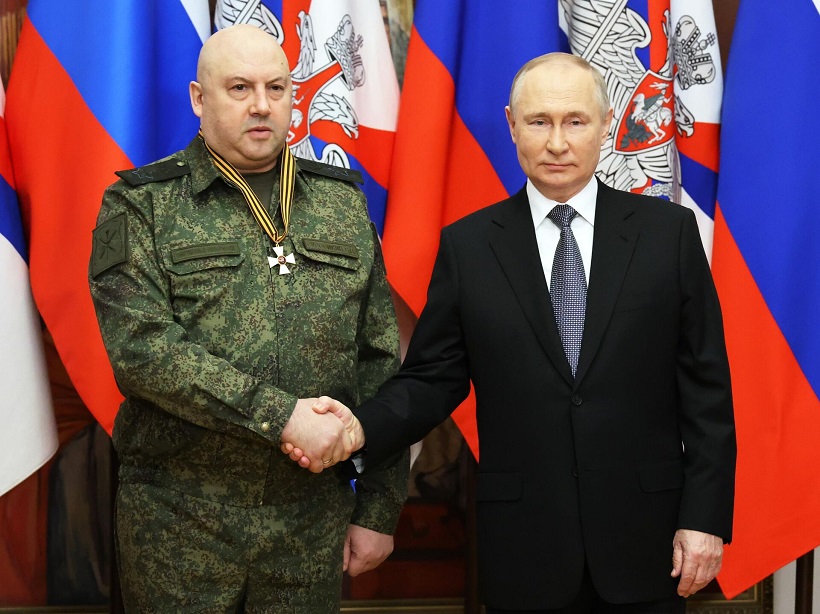 Суровикин в канун Нового года получил госнаграду от президента