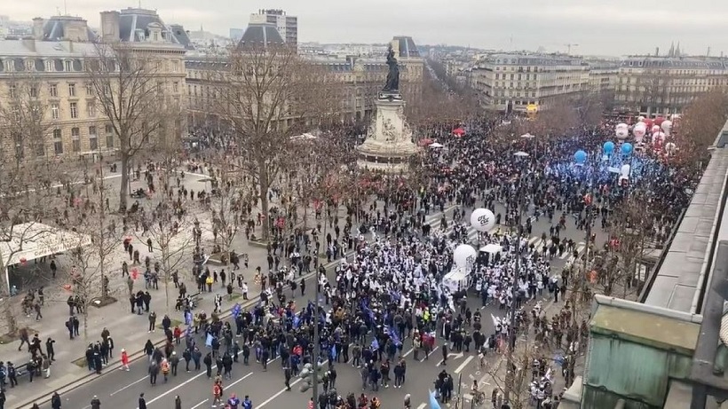 Во Франции массовые протесты из-за пенсионной реформы