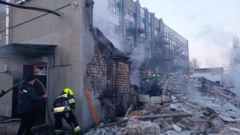 Взрыв зафиксировали на территории завода в Дарницком районе