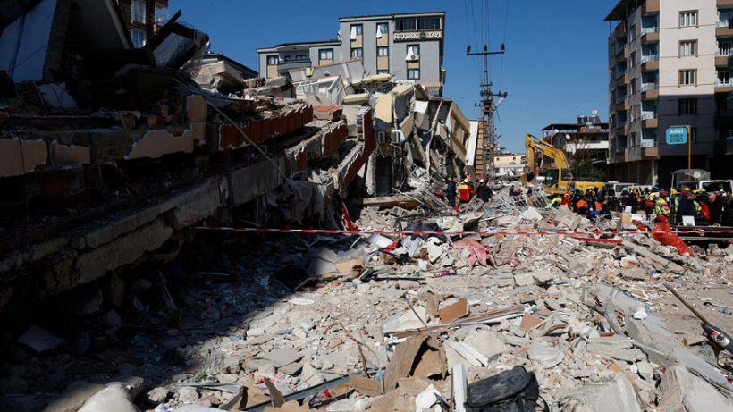 Российскую семью в Турции достали из-под завалов без признаков жизни