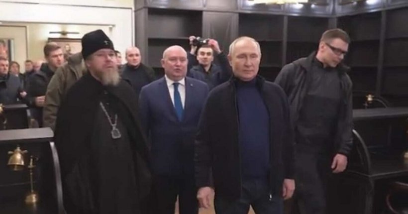 Путин посетил Севастополь в честь годовщины присоединения Крыма