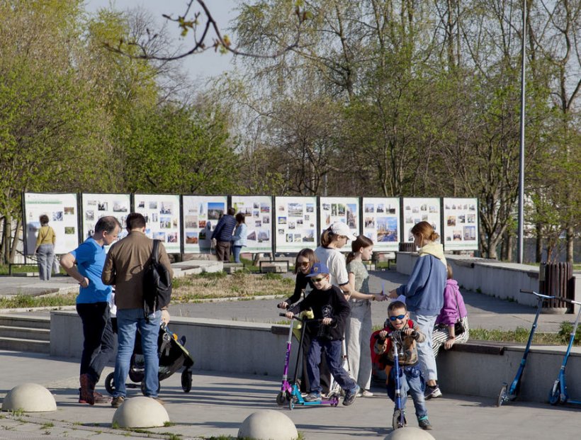 Как менялась Москва за годы работы Юрия Лужкова, рассказывает фотовыставка в столичном парке