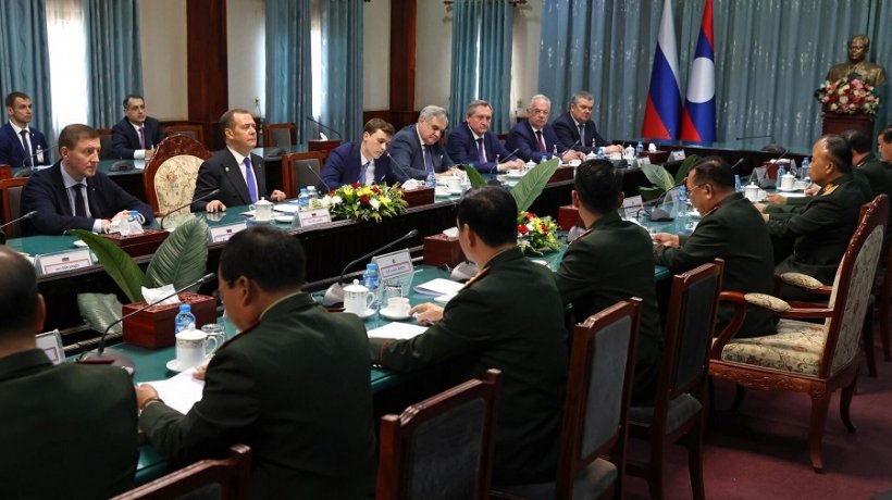 Медведев назвал условие для первого ядерного удара России