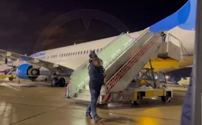 Бомбовая угроза на рейсе Москва - Петербург: пассажиры эвакуированы из самолета и проходят проверку в аэропорту Внуково повторно
