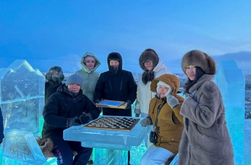 Не моржам не повторять: в Якутске купаются в водоемах в жуткий мороз минус  ...