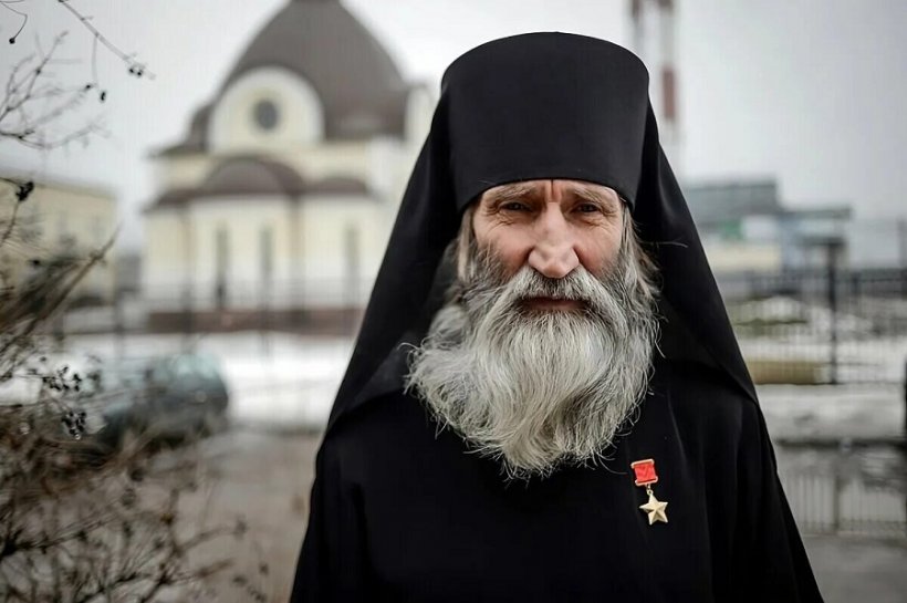 Мошенники выманили все сбережения и заставили взять кредит первого советника Ельцина, а ныне монаха Киприана Валерия Буркова