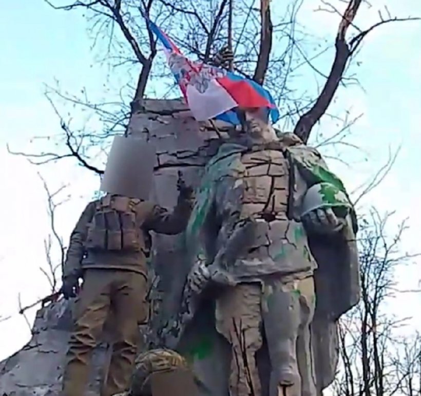 Зеленский прокомментировал уход ВСУ из Авдеевки. Российские военные подняли флаги