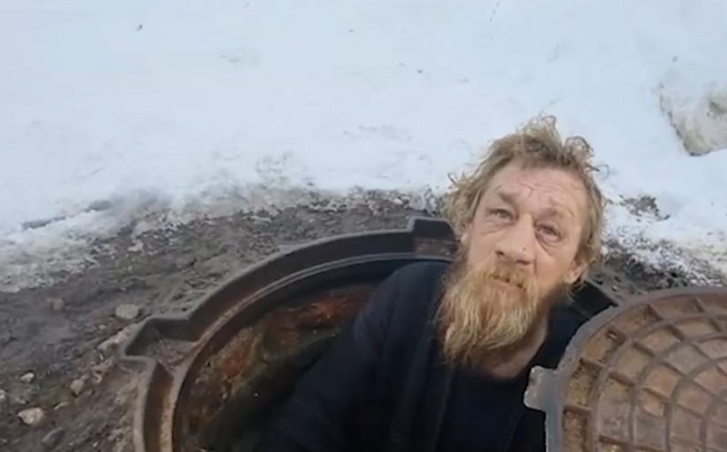 Мужчина из Тольятти 12 лет живет в канализации. Родственники считали, что он давно умер