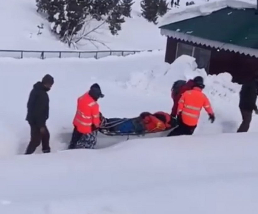 Российские туристы попали в лавину на индийском горнолыжном курорте Гульмарг. Один погиб, шесть спасены