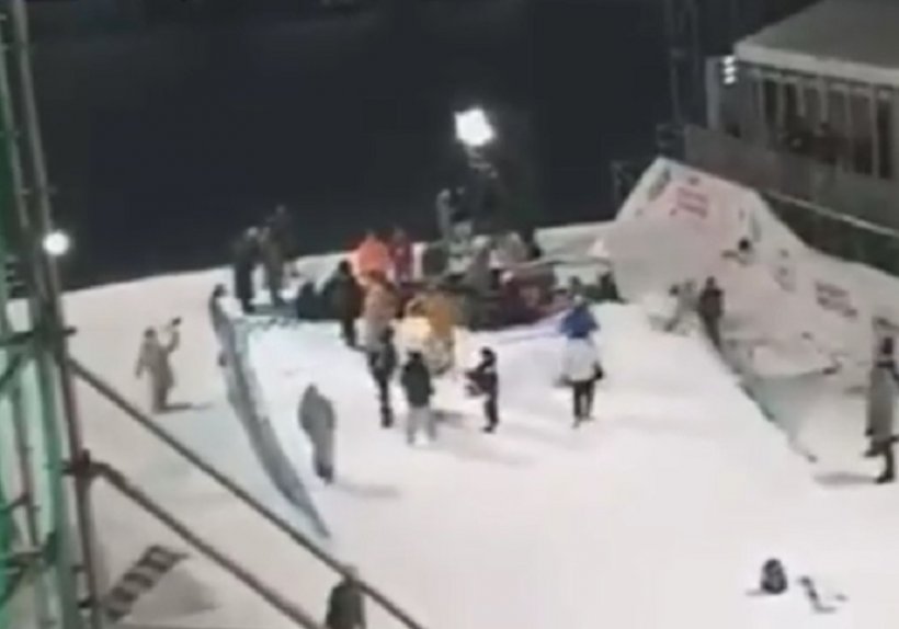 В Тюмени во время соревнований по сноуборду рухнул трамплин с участниками. Екатерина Мизулина в числе очевидцев