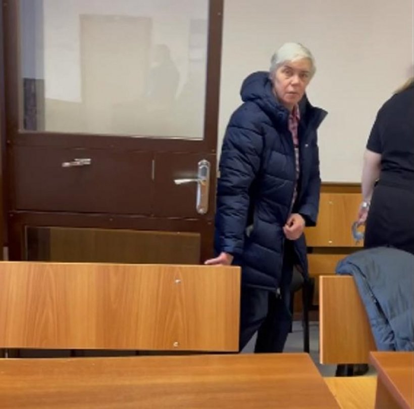 У педиатра Буяновой, высмеивавшей смерть отца ребенка – участника СВО, забрали паспорт. Как попасть на суд: у женщины дилемма