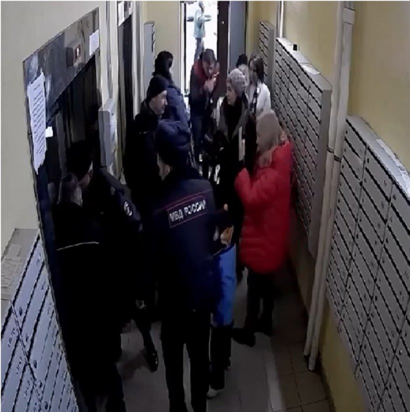 Лифт рухнул из-за перегруза в многоэтажном доме в Санкт-Петербурге. Пять пострадавших