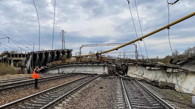 Панинский мост рухнул в Вязьме Смоленской области, повредил газопровод и железную дорогу. Есть жертвы и названы причины обрушения
