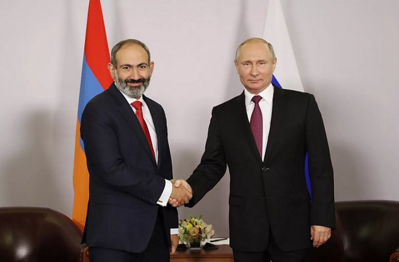 Владимир Путин завил об успешно развивающихся отношениях России и Армении