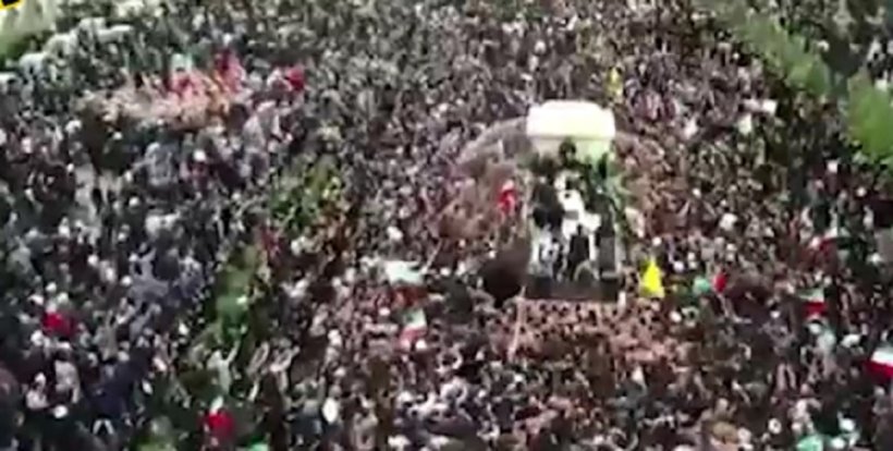 Тысячи людей пришли попрощаться с президентом Ирана Раиси, погибшим при крушении вертолета в Восточном Азербайджане