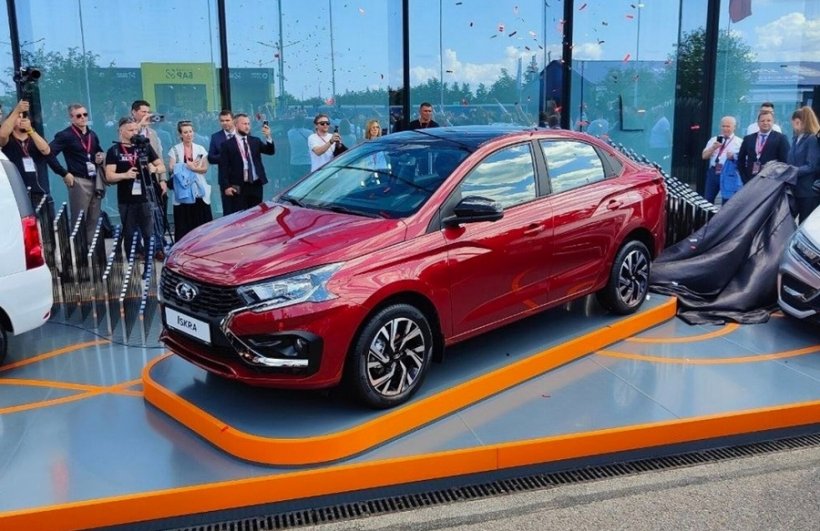 «АвтоВАЗ» впервые показал на ПМЭФ-2024 новую версию Lada Vesta 