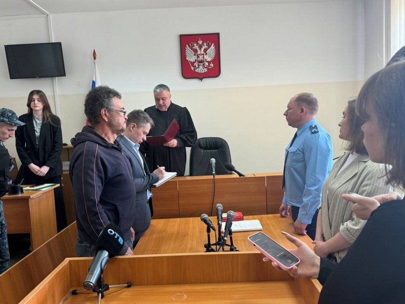 Жителя Екатеринбурга приговорили к 3 годам колонии за оскорбление мальчика в Z-шапке