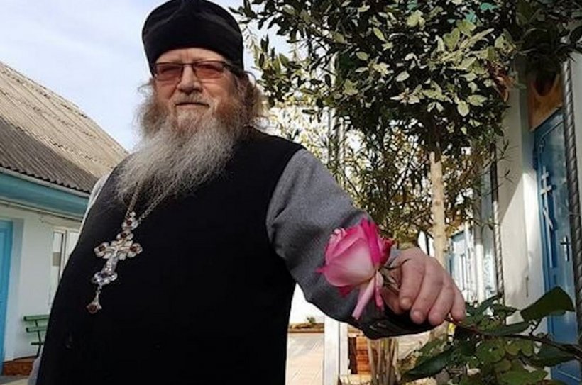Отец Николай, которого убили террористы в Дербентском православном храме, за минуты до нападения венчал молодую пару