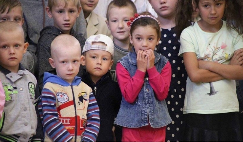 Киевские чиновники вывозят родственников за границу под прикрытием сирот. Новая схема уклонения от мобилизации