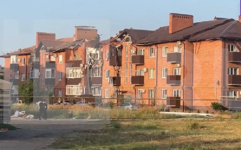 Ночная атака украинских дронов на Приморско-Ахтарск: жилой дом сильно пострадал, есть жертвы