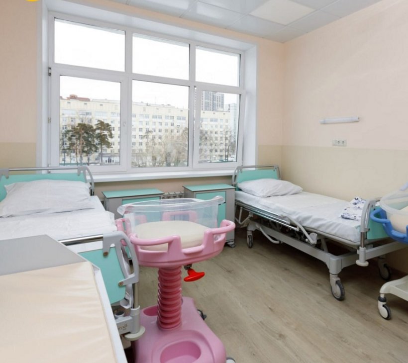Пять беременных застряли в лифте роддома в Москве: одна начала рожать прямо там