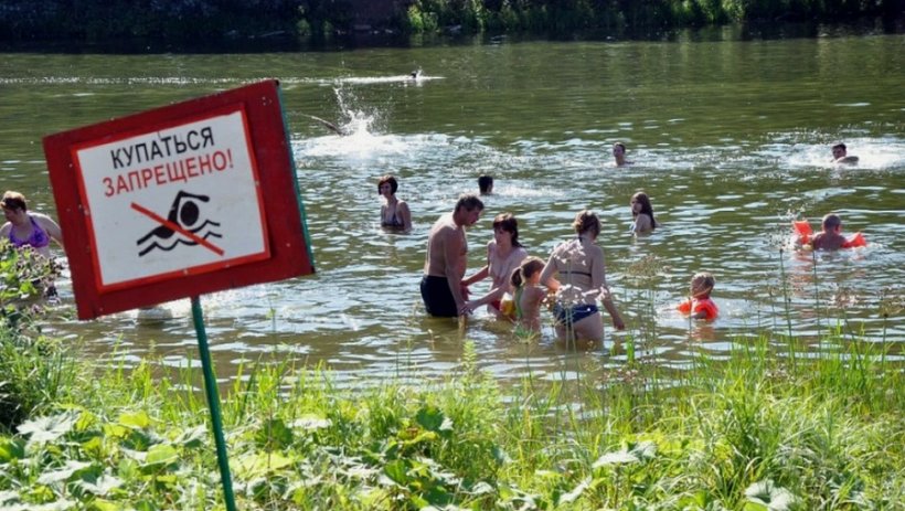 Россияне жалуются на заражение личинками. Паразиты проникают под кожу во время купания