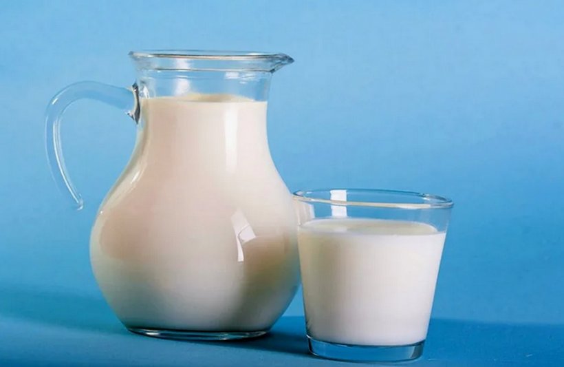 Медики разоблачили миф: обезжиренное молоко не полезнее обычного