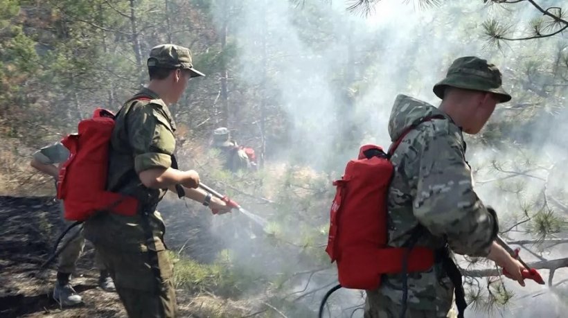 «Дышать практически невозможно»: второй день на горе Тепе-Оба возле Феодосии спасатели борются с крупным пожаром