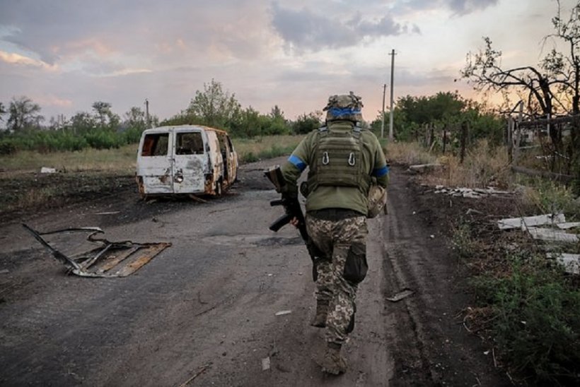 «Украинцы предали, они сбежали» — польский наемник в записке проклинает ВСУ. Кусок тетрадного листа с записью нашли после боя с ВСУ