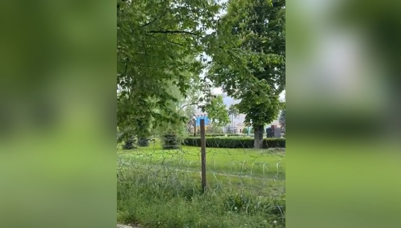 В Киеве возвели забор из колючей проволоки вокруг здания Верховной Рады