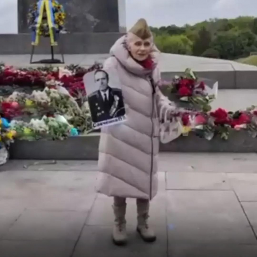 Украинскую бабушку арестовали за то, что пришла возложить цветы к Вечному огню