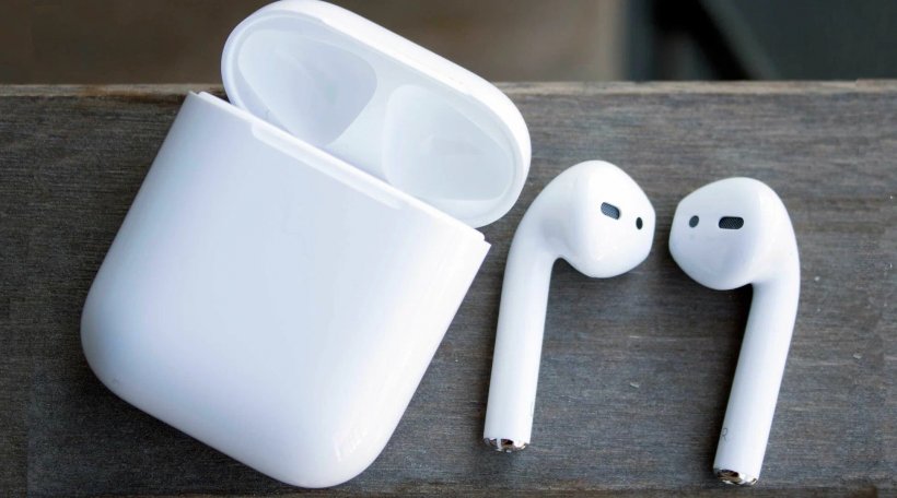 Apple со своими AirPods возглавила мировой рынок наушников
