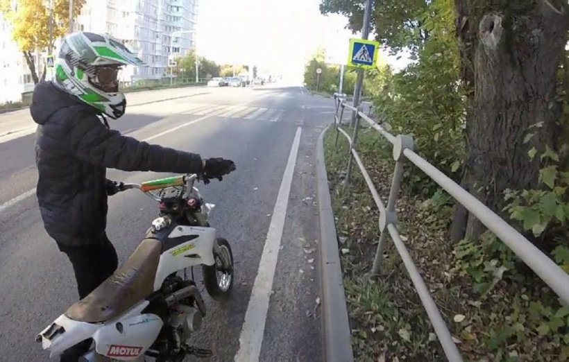 В ГИБДД обещают проблемы родителям, чьи дети ездят на питбайках