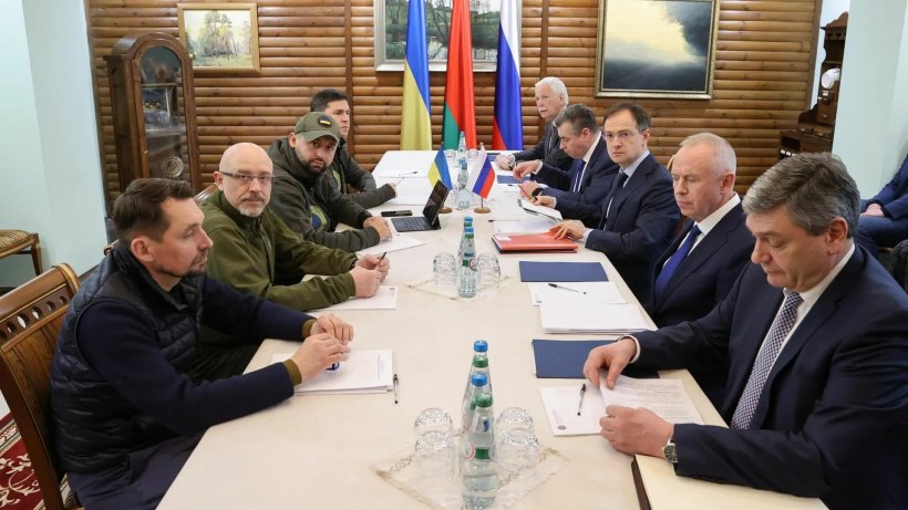 Известно, где могут организовать второй раунд переговоров России и Украины