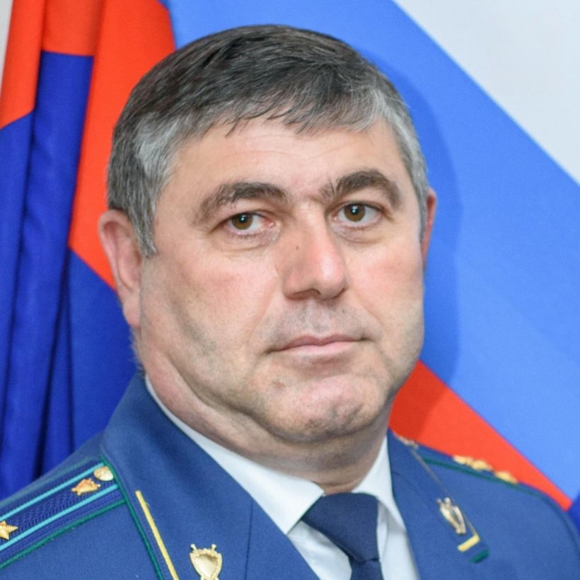 Экс-зампрокурора КБР арестован в Москве. Азрет Кадыров незаконно оформил на сестру землю в Приэльбрусье для строительства санатория