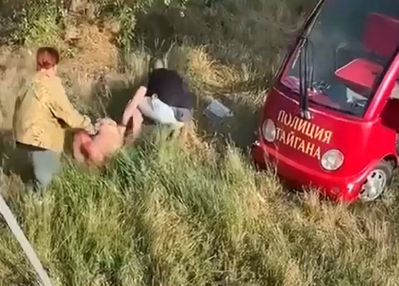Львы напали на владельца крымского парка «Тайган» Олега Зубкова. Животные прокусили ему шею